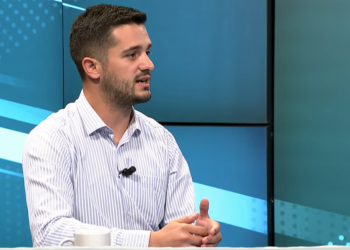 Ekonomisti Avdijaj e vlerëson të pakuptimtë barrikadimin e Qeverisë, ndaj kërkesës së sindikatave për  100 euro