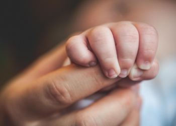 Arrestohet një grua në Lipjan, keqtrajtoi dhe braktisi fëmijën