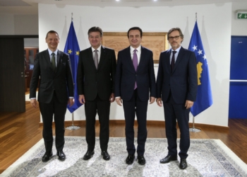 Lajçak thotë se kishte diskutime të rëndësishme me Kurtin dhe Vuçiqin