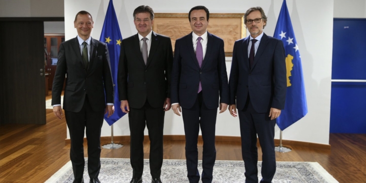 Lajçak thotë se kishte diskutime të rëndësishme me Kurtin dhe Vuçiqin