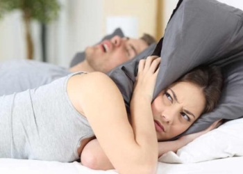 Studim: Njerëzit që gërhasin ka gjasa të jenë me këtë sëmundje