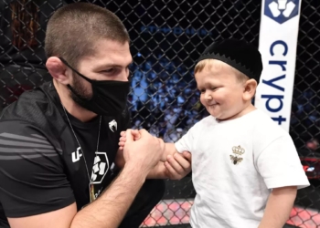 Ylli i rrjeteve sociale firmos kontratën në UFC, fiton më shumë se profesionistët