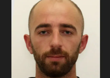 Policia kërkon bashkëpunim nga qytetarët për gjetjen e të dyshuarit për zjarrvënie në Gjilan