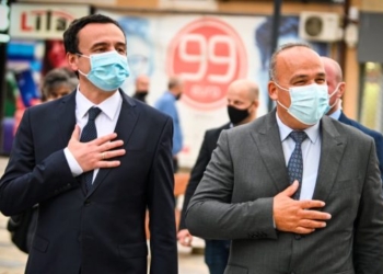 Kurti vizitë në shkollat e Podujevës, Bulliqi i thotë se ka “lëvizje pozitive” për fillimin e procesit mësimor