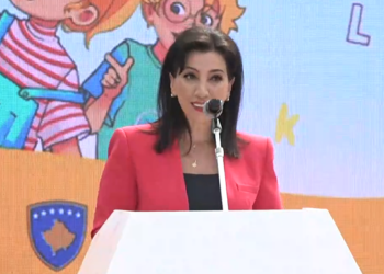 Ministrja shqiptare: Abetarja e përbashkët do të fshijë kufijtë mes Kosovës e Shqipërisë