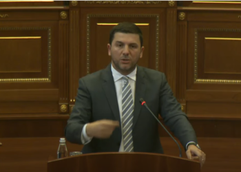 Krasniqi: Krejt njerëzit nuk munden me mendu për Kurtin, por ai duhet se është kryeministër