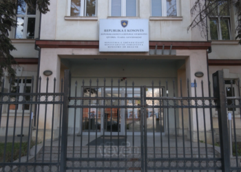 Ministria e Shëndetësisë blen tepihë afro 10 mijë euro për korridore e salla të Ministrisë