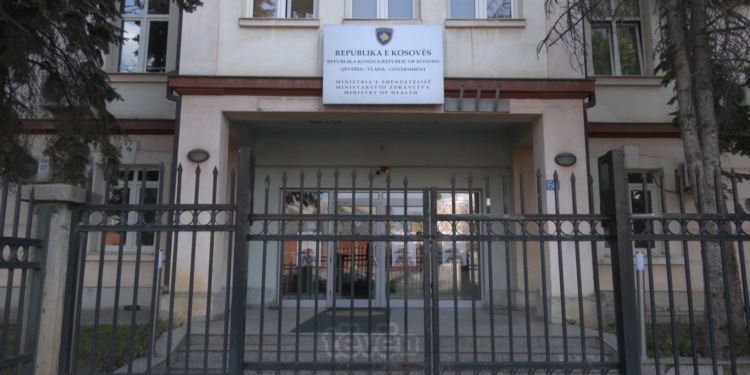 Ministria e Shëndetësisë blen tepihë afro 10 mijë euro për korridore e salla të Ministrisë