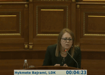 Bajrami – Nagavcit: Po të isha ministre s’do të rrija ulur, 318 mijë nxënës janë jashtë bankave