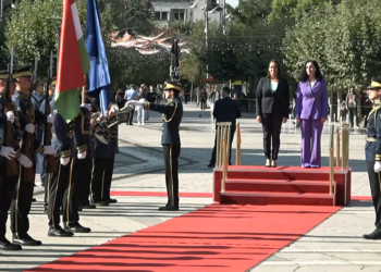 Osmani pret me ceremoni shtetërore presidenten hungareze