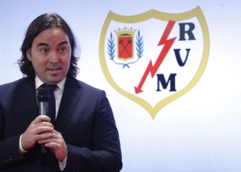 Presidenti i lojtarit të kombëtares dhe menaxheri kapen me grushta