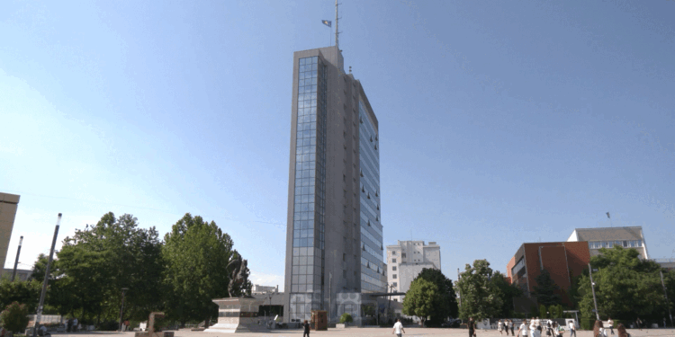 Njohësit e ekonomisë po kritikojnë Qeverinë e Kosovës për mungesë investimesh kapitale në vend