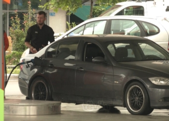 Çmimi tavan i naftës, ekonomistët rekomandojnë heqje të TVSH-së e akcizës