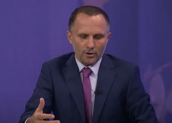 Avdia: Do të ishte gabim nëse Kurti e lëshon dokumentin për asociacionin para marrëveshjes finale