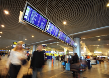 Rusët nxitojnë të ikin pas urdhrit për mobilizim ushtarak