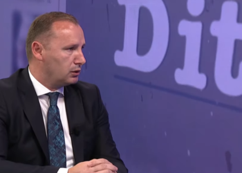 Kurti u ankua se greva iu shpall kur po përballej me Vuçiqin, Zemaj thotë se kryeministri ka paranoja