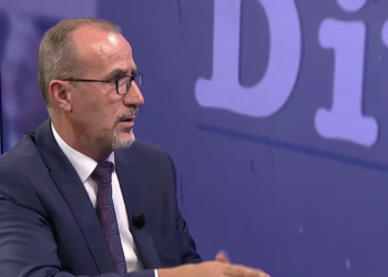 Haxhiu thotë se Kurti po shet filozofi derisa populli ka nevojë për vendimmarrje