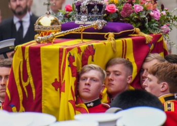 Të famshmit që do të marrin pjesë në funeralin e Mbretëreshës Elizabeth