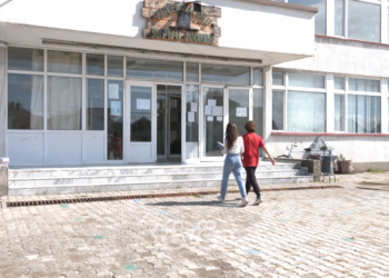 Shkollat në Podujevë vazhdojnë më grevën, disa mësimdhënës kërkojnë fillimin e vitit shkollor