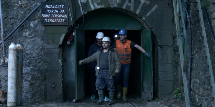 Katër orë nën tokë