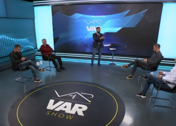 “Ministrat e deputetët vizitojnë futbollistët e Kosovës për selfie, të Prishtina ndërrohen në konteniera”