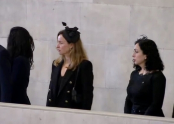 Osmani bën homazhe për Mbretëreshën në Londër