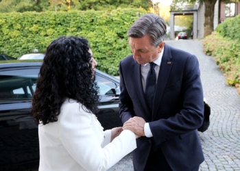 Osmani arrin në Slloveni për të marrë pjesë në Bërdo-Brione: E kënaqur që jam këtu