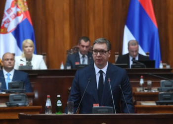 Vuçiq: Nuk heqim dorë nga targat KM, janë dëshmi e pranisë së Serbisë në Kosovë