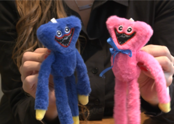 Imazhi i “Huggy Wuggy”, po shitet si lodër në Kosovë, prindërit kërkojnë largimin nga tregu