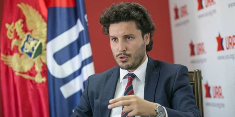 Abazoviq thotë se partia e tij do të votojë për shkarkimin e Gjukanoviqit