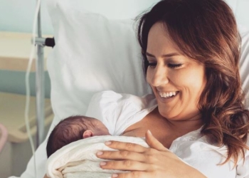 Arbana Osmani sjell në jetë vajzën, quhet Zoi