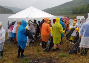 Vullnetarët e pastrojnë liqenin e Badocit