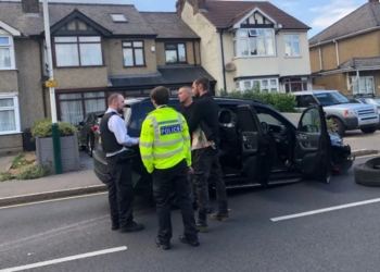 Ish-sulmuesi i Anglisë aksident me Merecedesin e tij me vlerë 130 mijë stërlina: “Ishte fat që askush nuk vdiq”