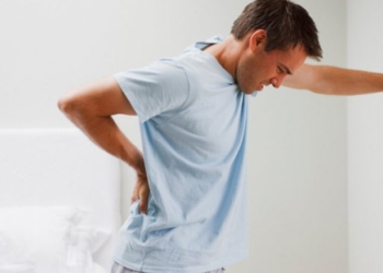 Simptomat që tregojnë se mund të keni probleme me shpinën