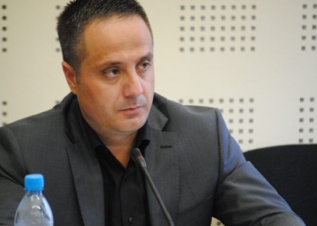 Selmanaj pas raportimeve se një metër dru shitet 100 euro: A ka Qeveri ky vend?