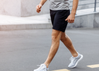 Sa minuta duhet të ecni në ditë për të jetuar më gjatë, çfarë tregon studimi?