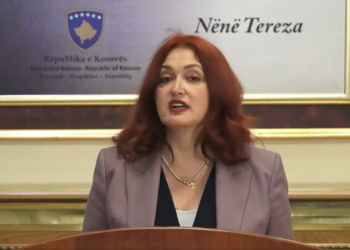 Hoxha: Gjatë vikendit të gjendet zgjidhja, të hënën fëmijët të shkojnë në shkollë