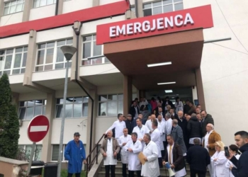 Shoqata Sindikale e Punëtorëve Shëndetësorë të QKUK-së anulon protestën e nesërme