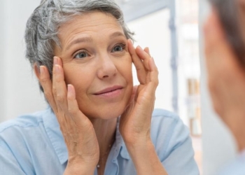 Studimi sugjeron një ‘strategji të mirë kundër plakjes’ që përfshin telefonin tuaj