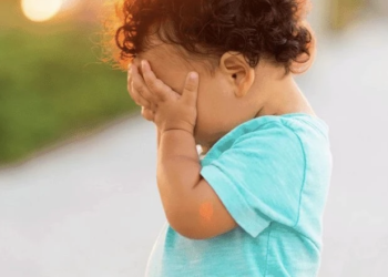 Shenjat e para të autizmit, që kur fëmija është 6 muajsh