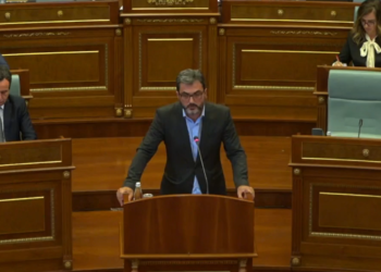 Gola kërkesën e mësimdhënësve për 100 euro e quajti “Thembra e Akilit”