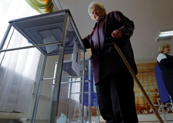 Ukrainë: Mbyllen qendrat e votimit për referendumet e rreme