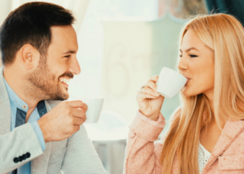 ​Të pish kafe pa zverdhur dhëmbët, ja sekreti!