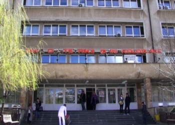 16 vjeçarja bashkëjeton me një person, shtrihet në spitalin gjinekologjik