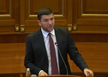 Krasniqi: Kurti është zgjidhja e problemit të grevës