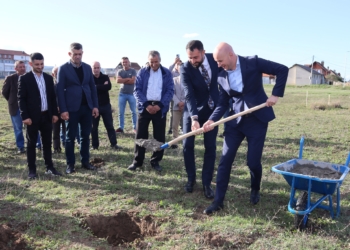 Krasniqi e Aliu përurojnë projektin për parkun e lodrave në lagjen e komuniteteve