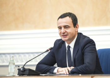 Kurti i njoftoi studentët e Vjenës dhe Venedikut me reformat në drejtësi