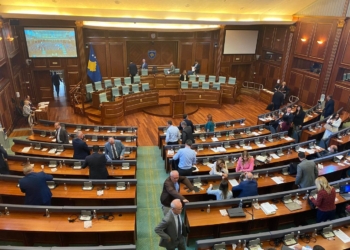 Pas 5 orëve debat Kuvendi ndërpret punimet, shkak përmbyllja e Javës së Gruas