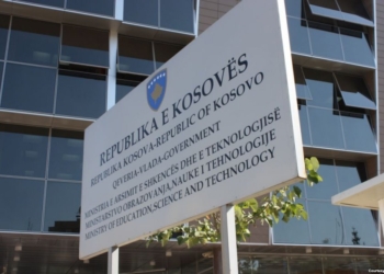 MAShTI njofton se nxënësit e komunitetit rom, ashkali dhe egjiptian mund të aplikojnë për bursa pa letërnjoftime