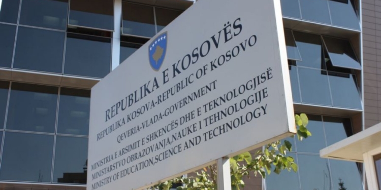 MAShTI njofton se nxënësit e komunitetit rom, ashkali dhe egjiptian mund të aplikojnë për bursa pa letërnjoftime